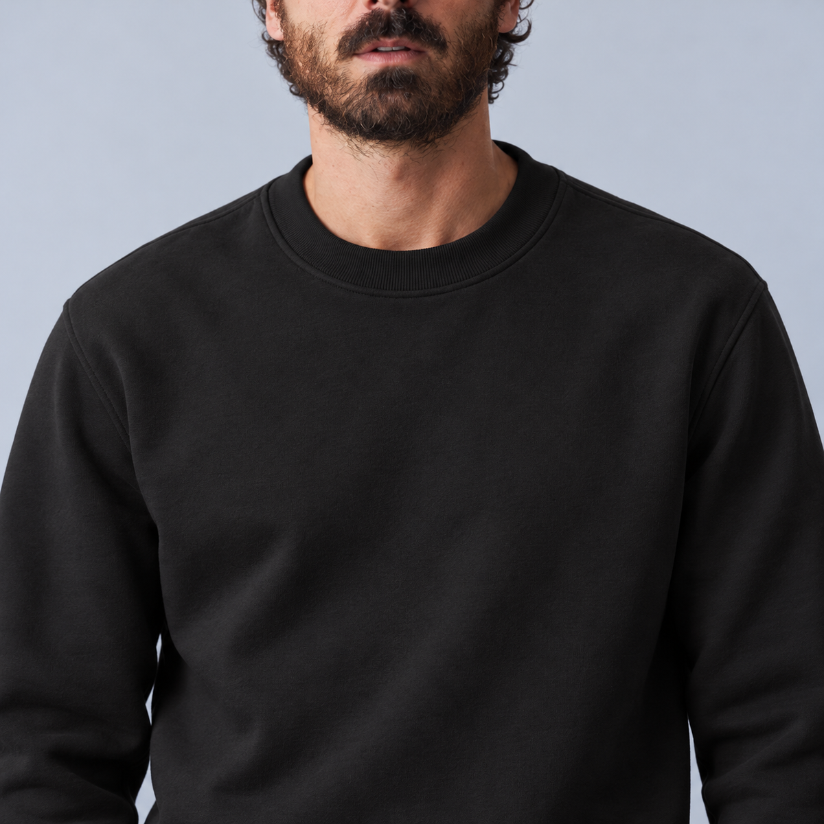 Siyah · Formmen Sweatshirt — yaka ve göğüs detayı