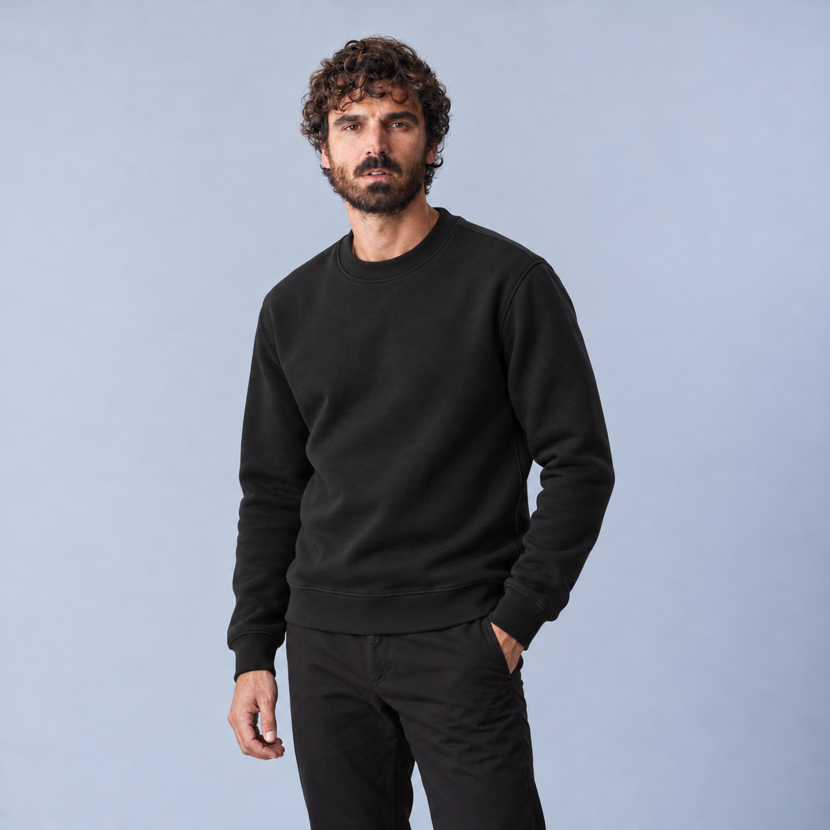 Siyah · Formmen Sweatshirt — üç çeyrek farklı poz